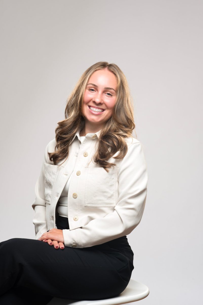 Délia Bagi, Registered Psychotherapist, smiling and seated